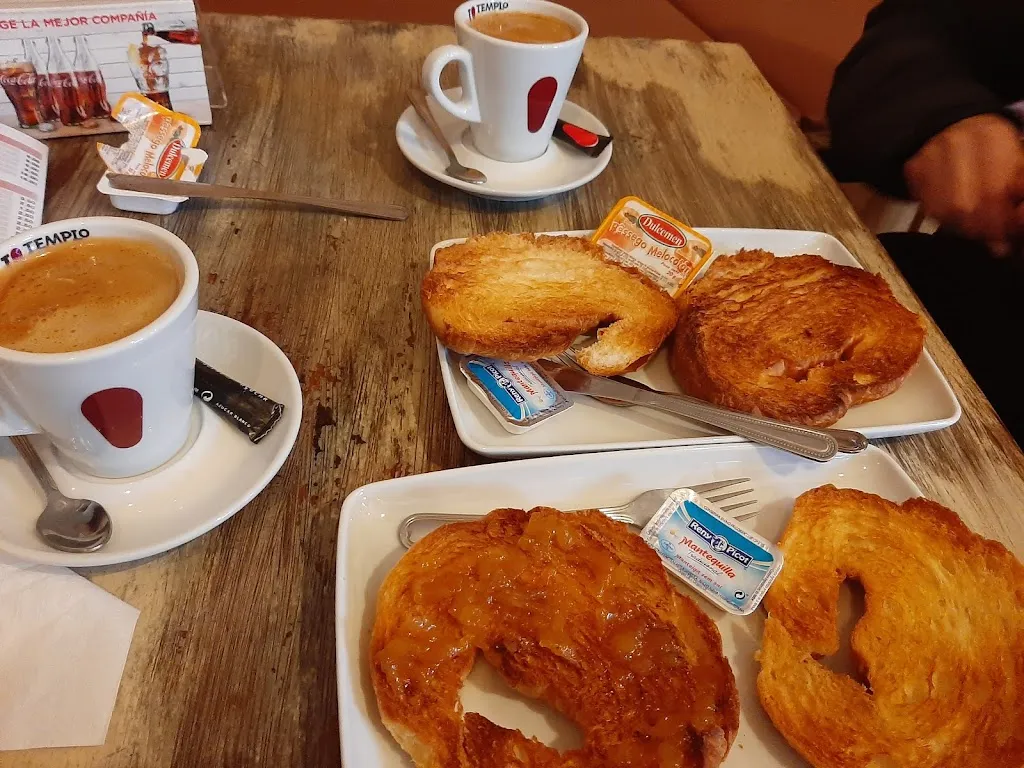 Miguel Angel Valle Romero_Bar El Paso_Paso El_review