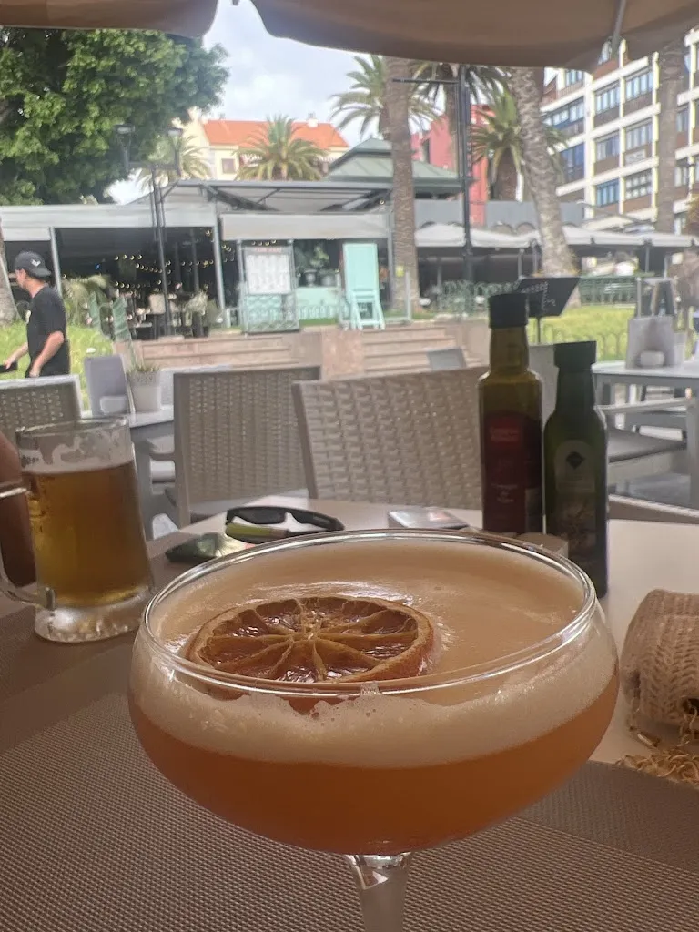 Courtney Insull_BLANCA SQUARE_Puerto de la Cruz_recensione