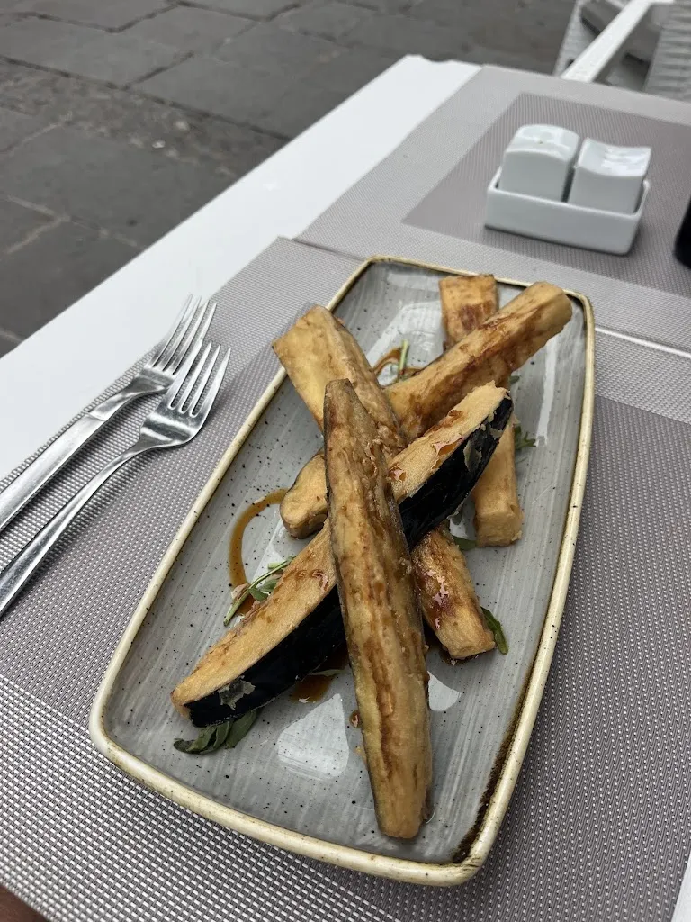 Maria Sousamli_BLANCA SQUARE_Puerto de la Cruz_recensione