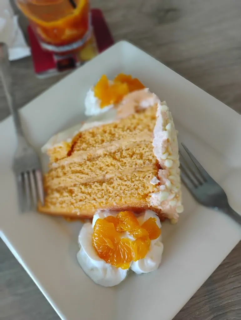 Mary Lynn Buzzell_Riviera Bar and Grill_Puntagorda_review