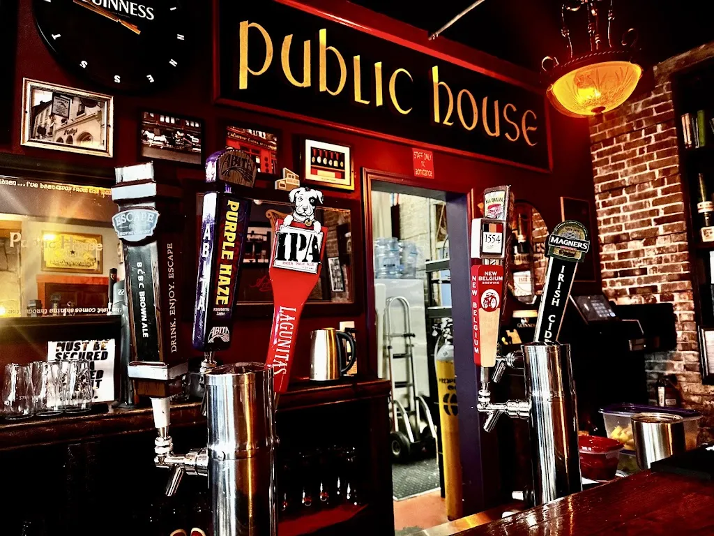 Michelle Corbin_Celtic Ray Public House_Puntagorda_review
