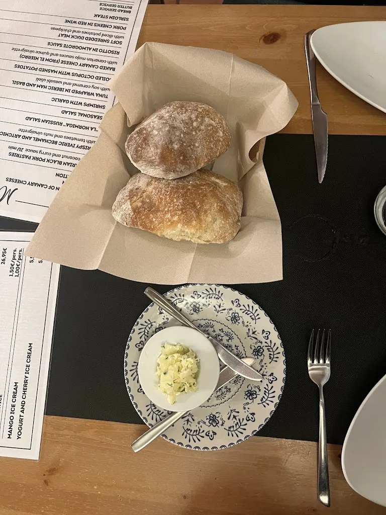 Sarah Bachmann_The Ant_San Cristóbal de La Laguna_review