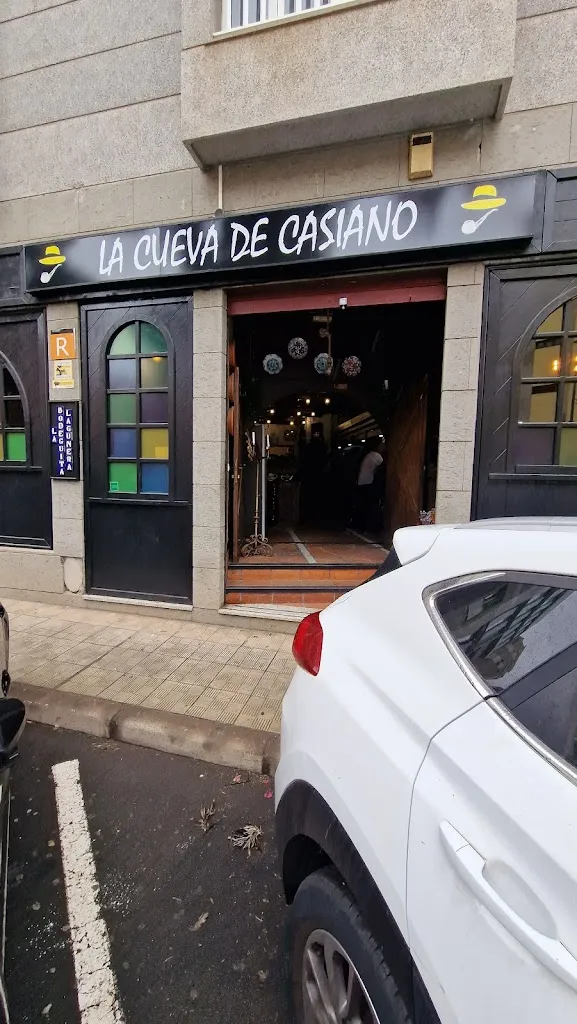 Guachinche La Cueva de Casiano - La Laguna restaurant in San Cristóbal de La Laguna