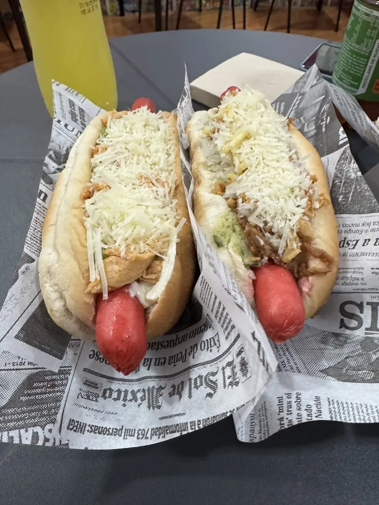 Henar Ramon Menor_Perritos y eso! ®_San Cristóbal de La Laguna_review