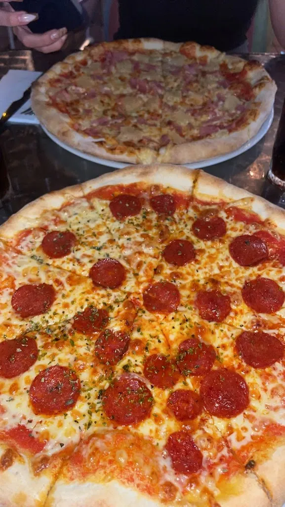 Maya A_Pizzería Bella Napoli_Santiago del Teide_review