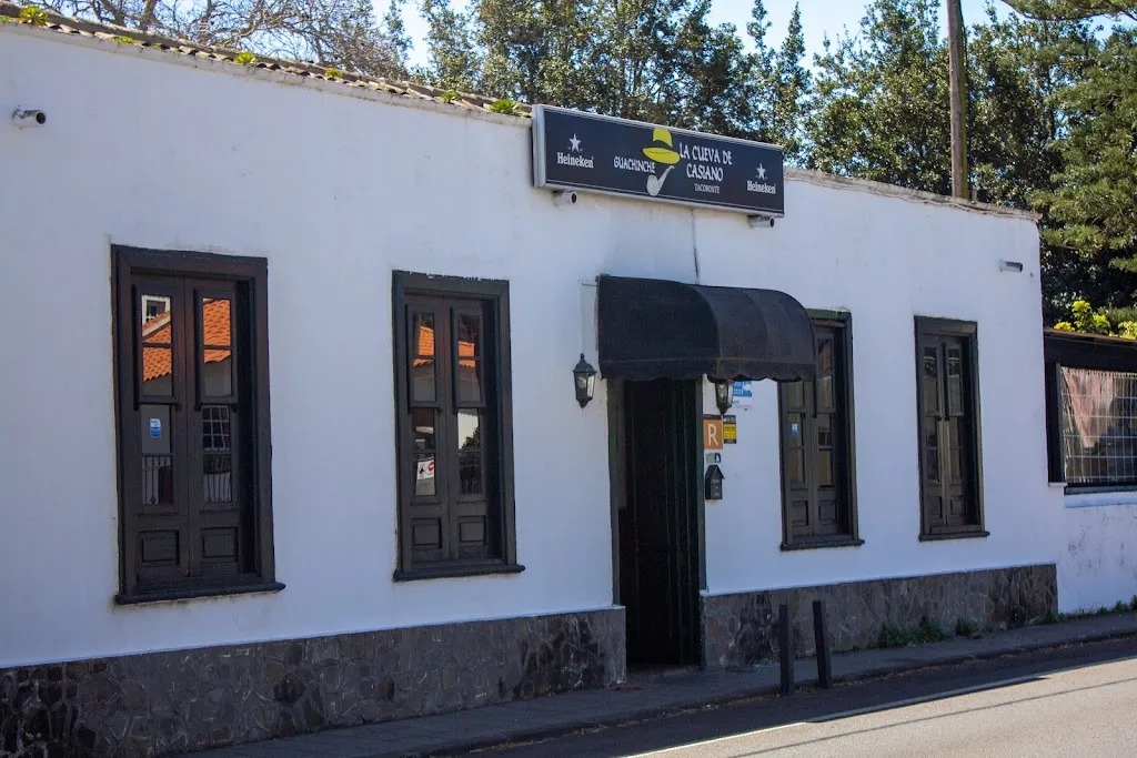 Guachinche La Cueva de Casiano Tacoronte restaurant in Tacoronte