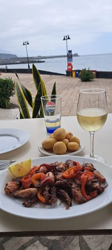 stephan b_El Trébol_Tazacorte_review