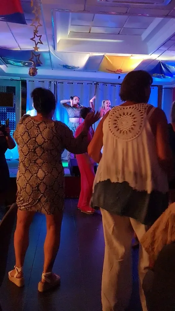 L James_Harley´s Bar & Restaurant_Arboleas_review