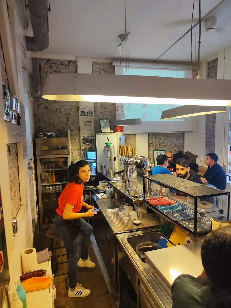 Julian Asher_Fábrica Excepcional - Cervecería_Valverde_review