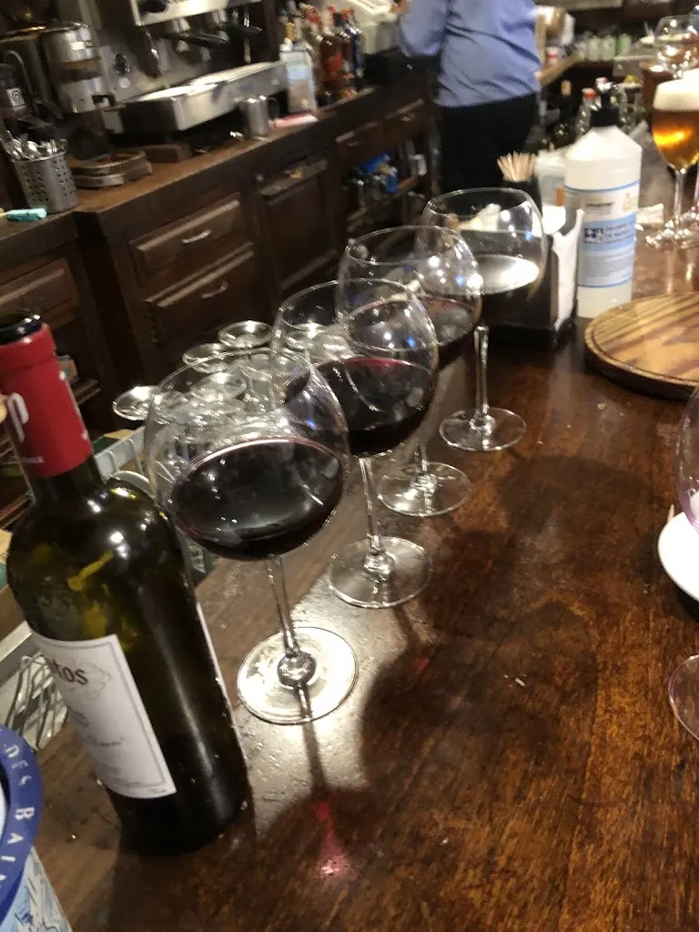 Cafe Luis Vinos y Tapas restaurant in Abades