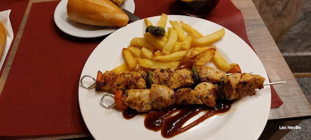 Gavan Eckhart_Chorneys Bar & Restaurante_Vallehermoso_review