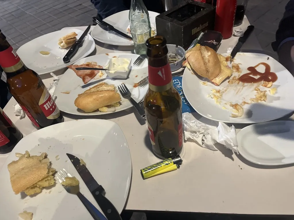 José Luis Bermejo Navarro_La Esquina del 98_Vallehermoso_review