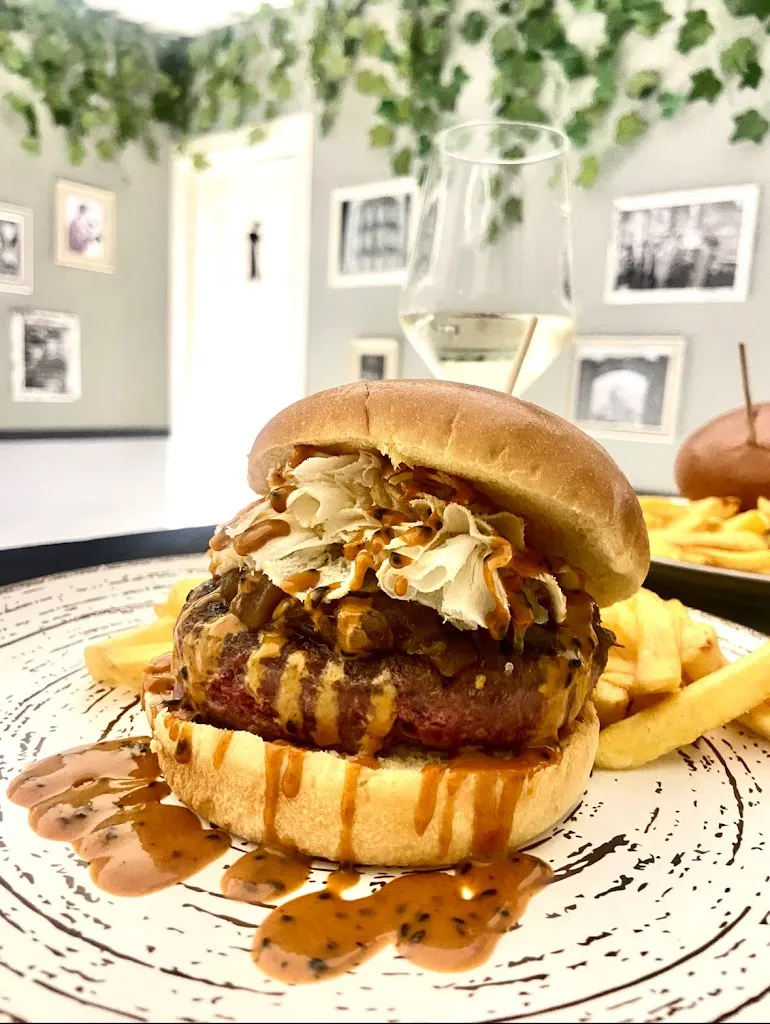 Bar Ladis_Aguilafuente_slider_image_2