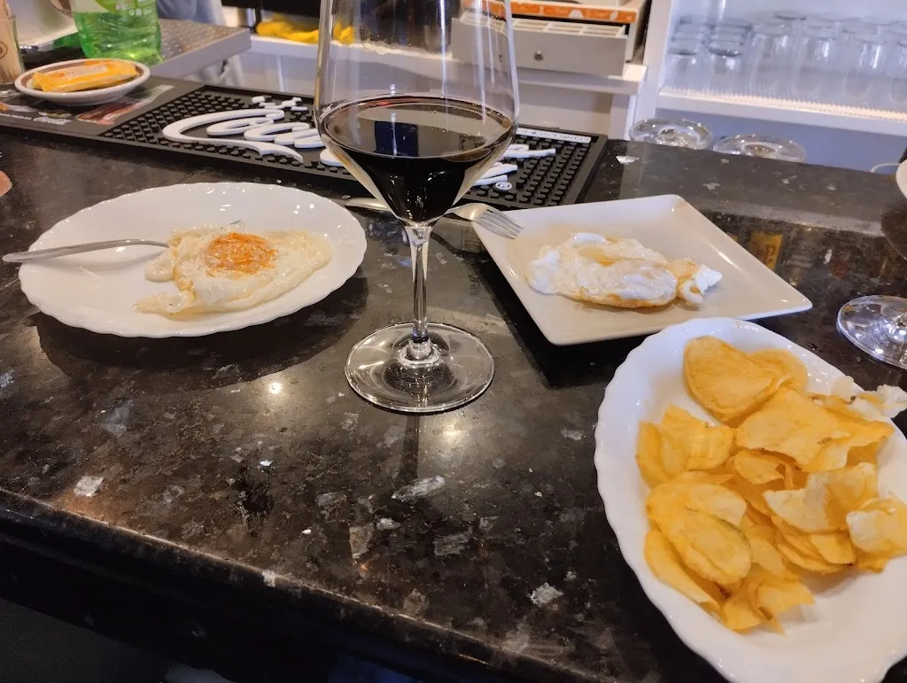 Bar Ladis_Aguilafuente_slider_image_3