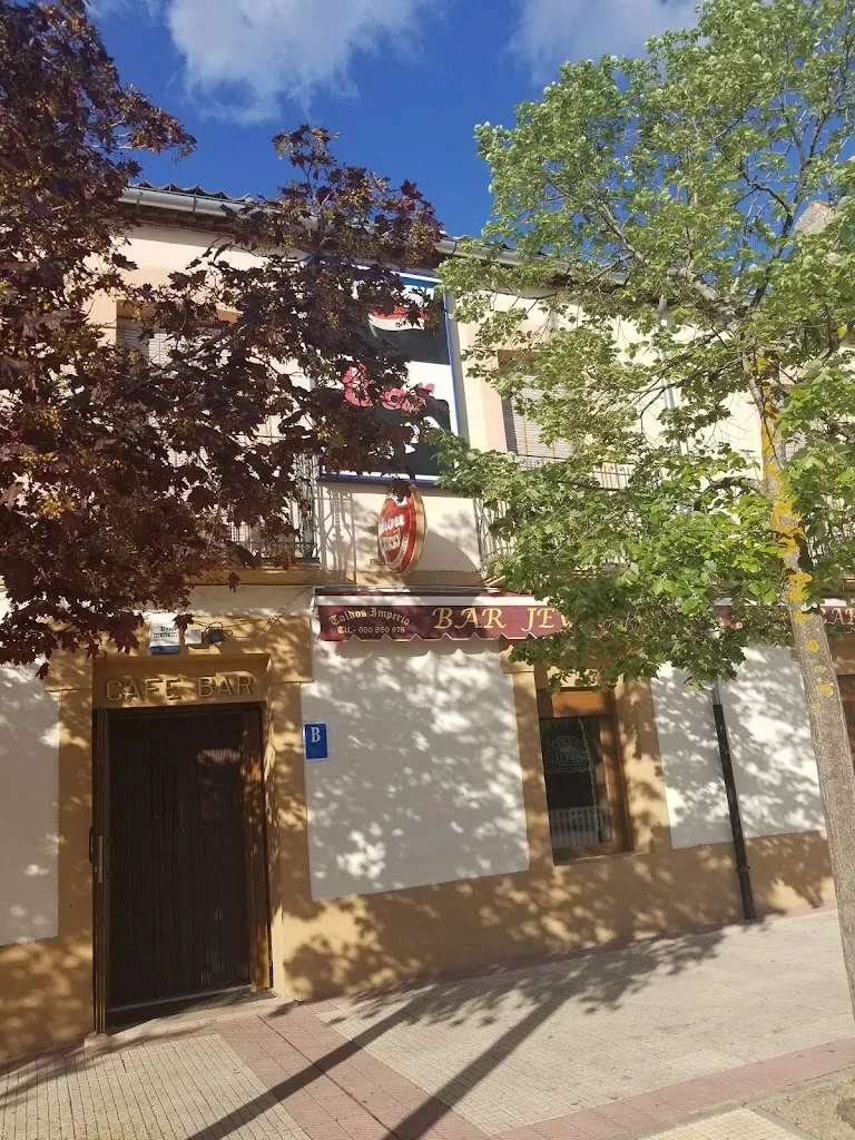 Reki’s skateboard_Pub Bar Jeypa_Boceguillas_review