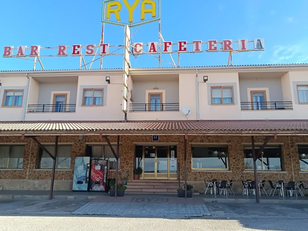 Hostal Restaurante RYA 24H restaurant in Boceguillas