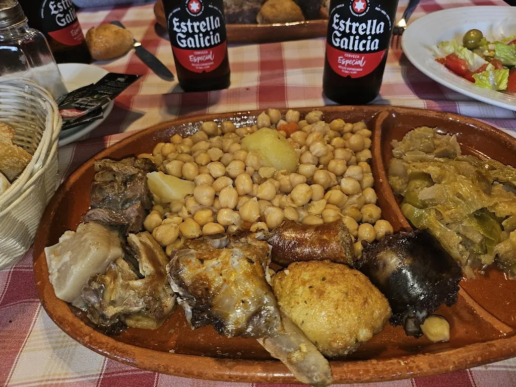 Bar-restaurante El Rincón Del Tuerto Pirón_Cabañas de Polendos_slider_image_3