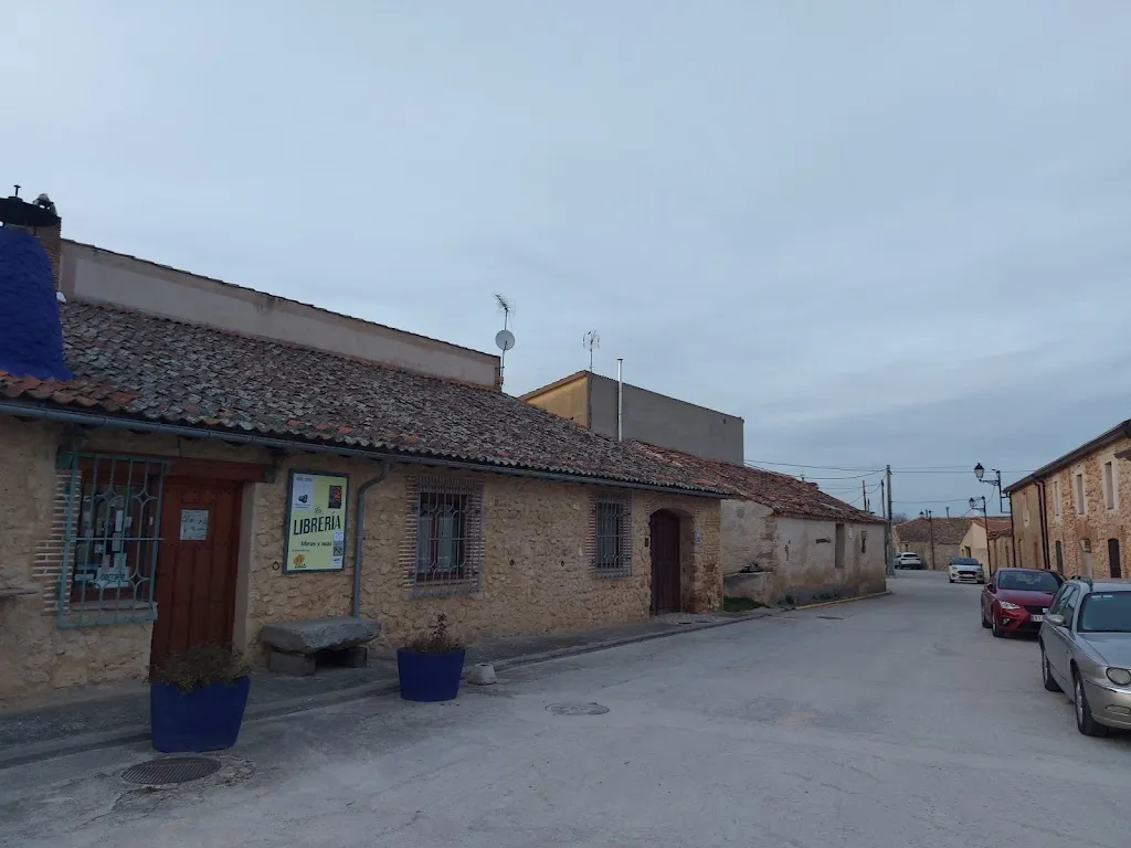 La Oveja Negra Corral Multiusos_Cabañas de Polendos_slider_image_2