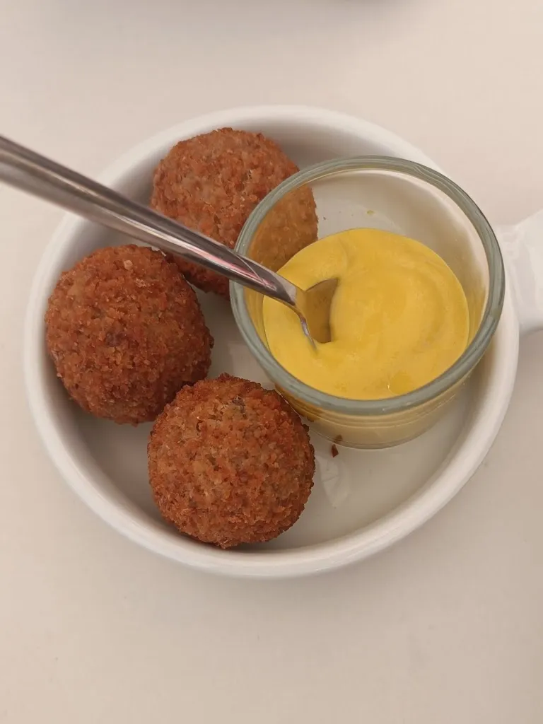 Larraine Pratt_Bar Mucho Más_Albox_review