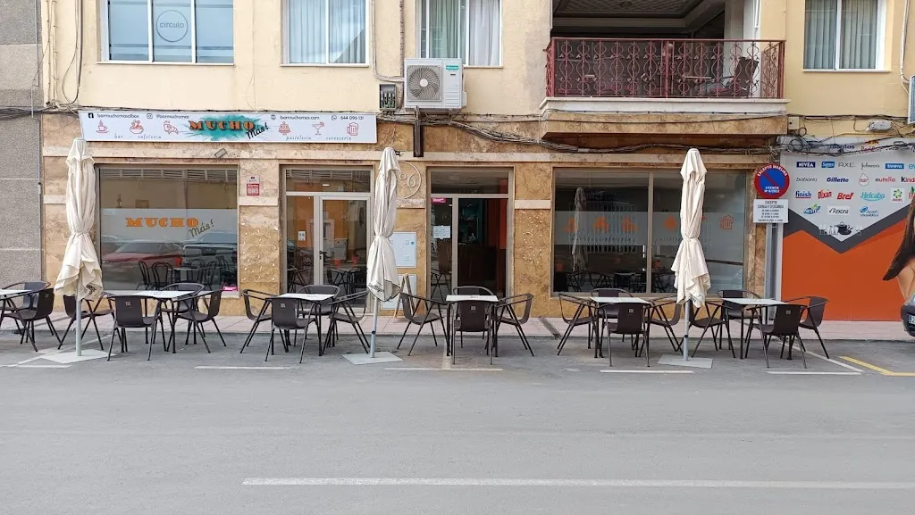 Bar Mucho Más restaurant in Albox