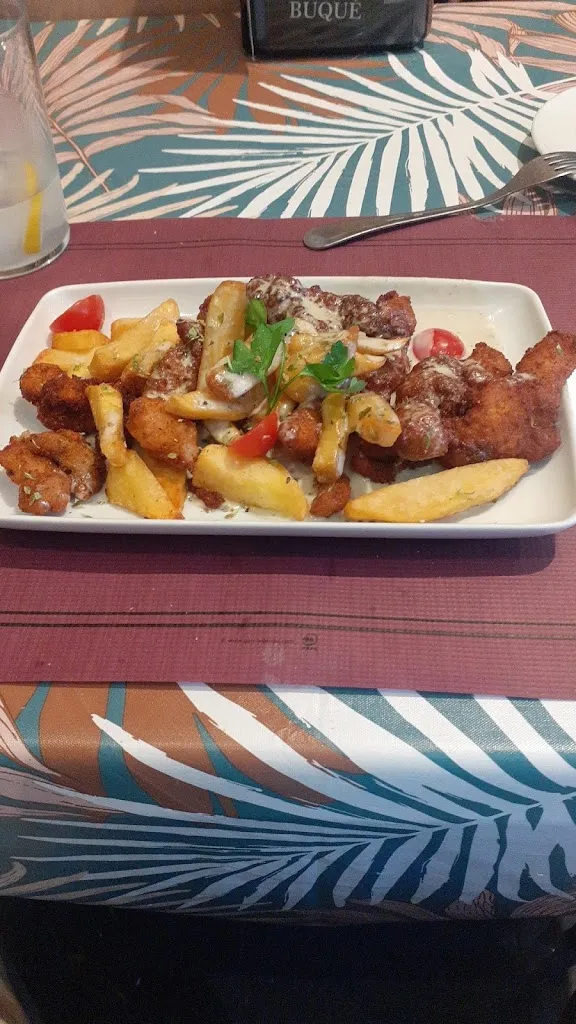 Mabec1000_Bar restaurante BUQUÉ_Bercial_review