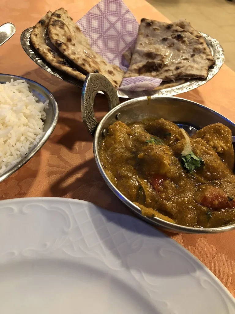 Philip Leslie_Basant Indian Restaurant_Bercial_review