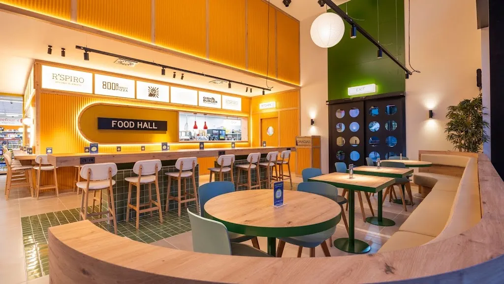 Moeve Food Hall restaurant in Bercial