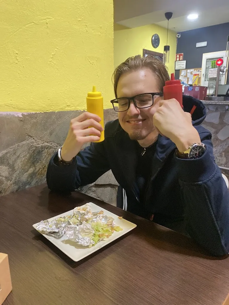 Anastasia Pantina_Basant Doner Kebab & Pizzería_Bercial_review