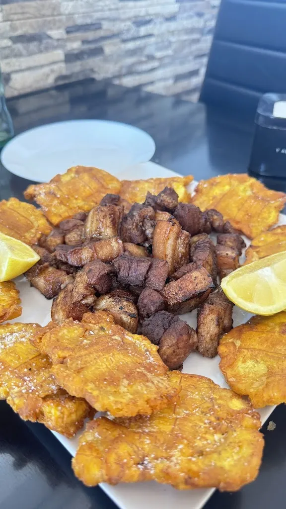 Elker Mullo Parra_Bar restaurante El Venezolano_Bercial_review