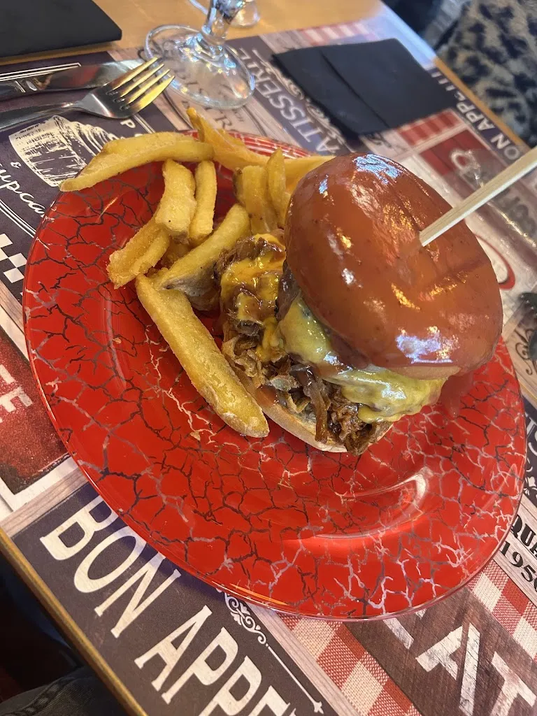 Sergio Mora_Alusse’s Restaurante Cervecería_Bercial_review