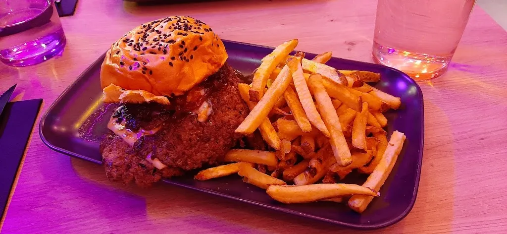 Menu_Celestial Urban Burgers_Bercial_image_7