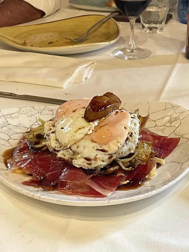 Mesón la Plaza restaurant in Carbonero el Mayor