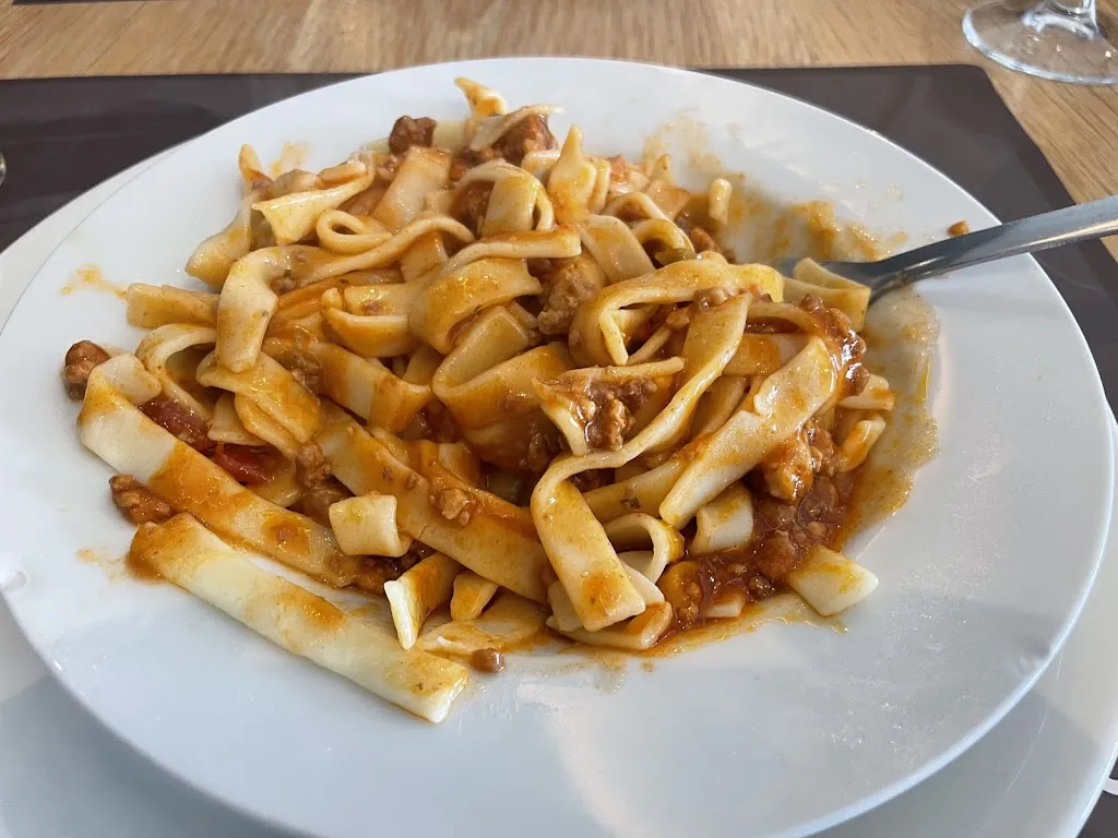 Área de Servicio El Soto. Restaurante y Alojamiento_Castillejo de Mesleón_slider_image_3