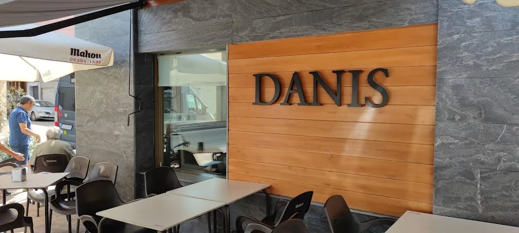 Teodoro Galindo_Dani's Bar_Chañe_review