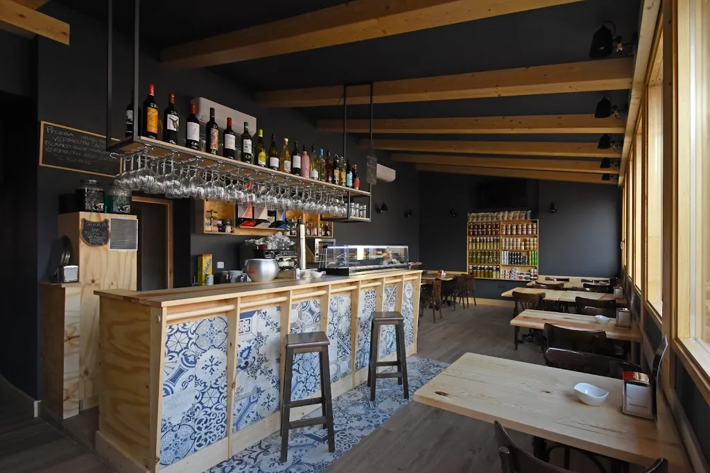 Auténticos CyL Tienda restaurant in Coca