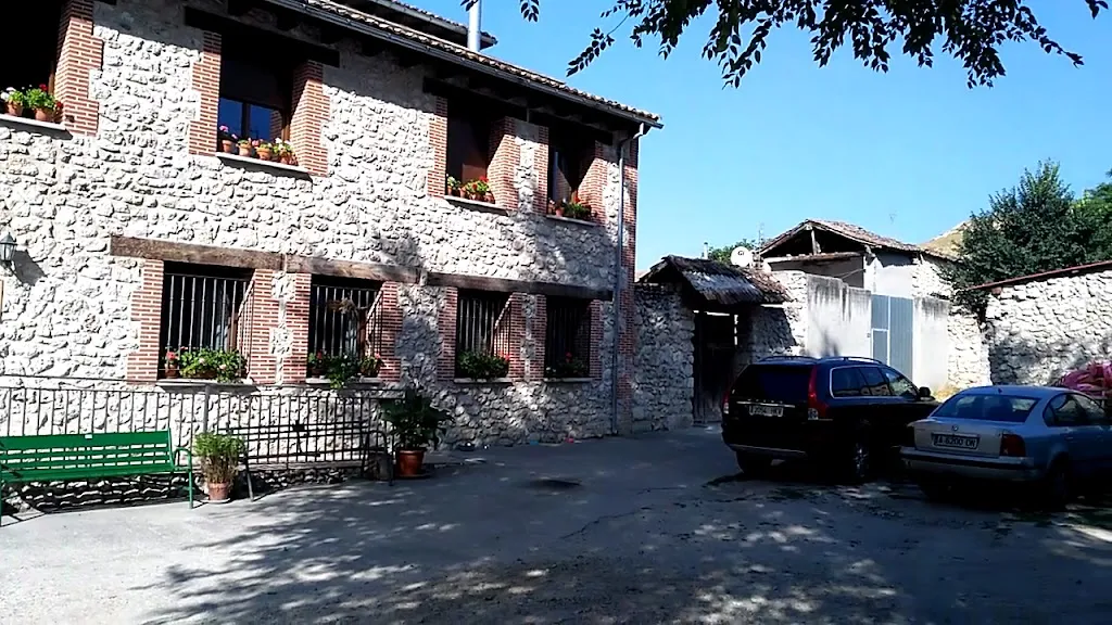 CENTRO DE TURISMO RURAL TIRONTILLANA restaurant in Cozuelos de Fuentidueña