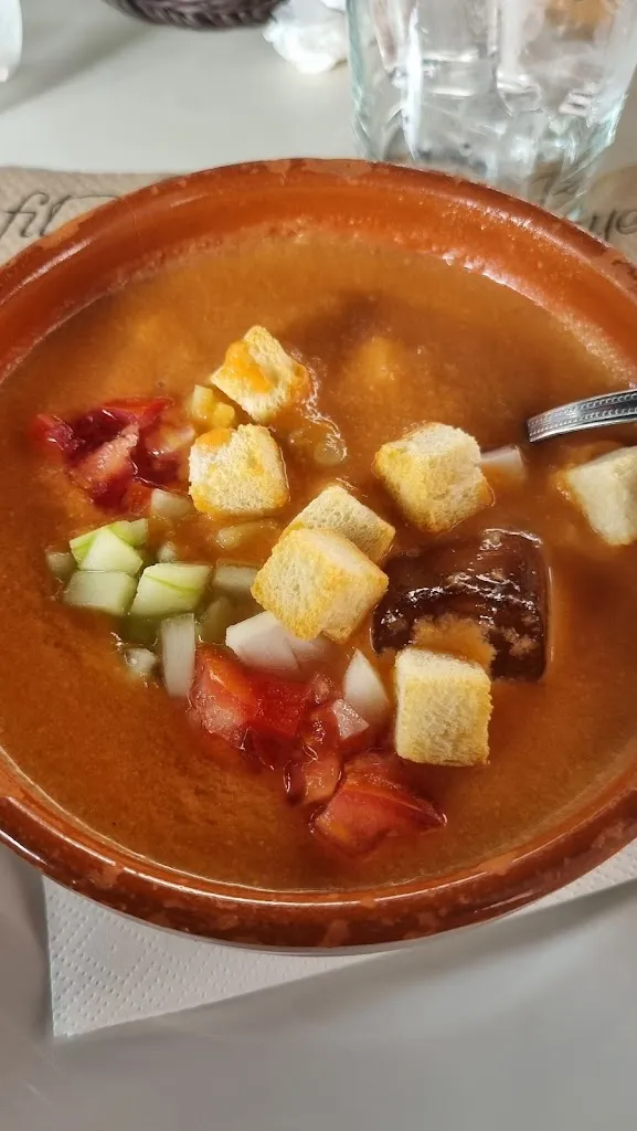 Rafael Ulloa_El Bocadito Caliente Guay_Cubillo_review