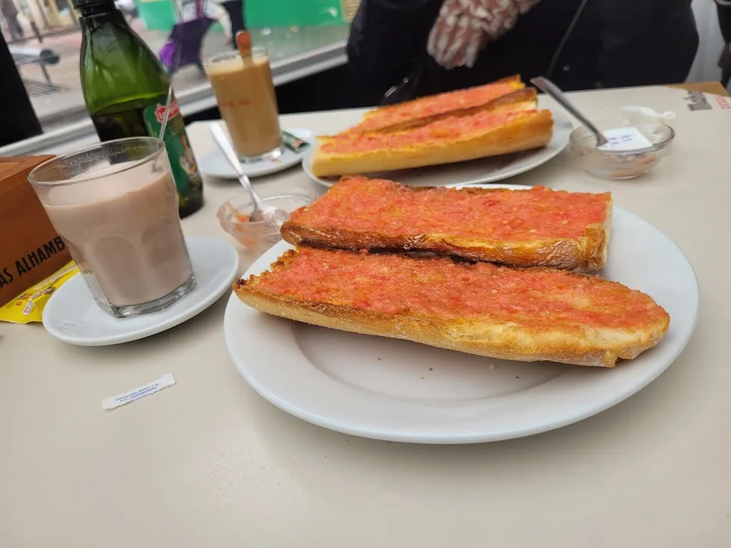 Sara Delgado_El Bocadito Caliente Guay_Cubillo_review