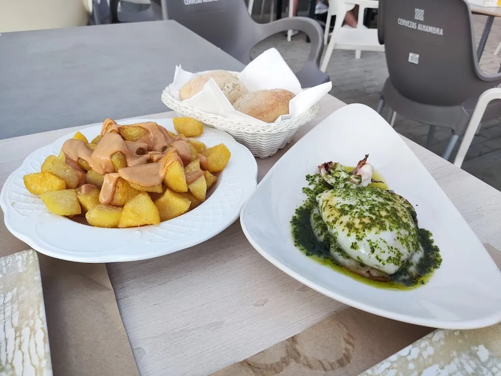 Verónica Rueda Villadangos_Bar-Restaurante Misión Rescate_Cuevas de Provanco_review