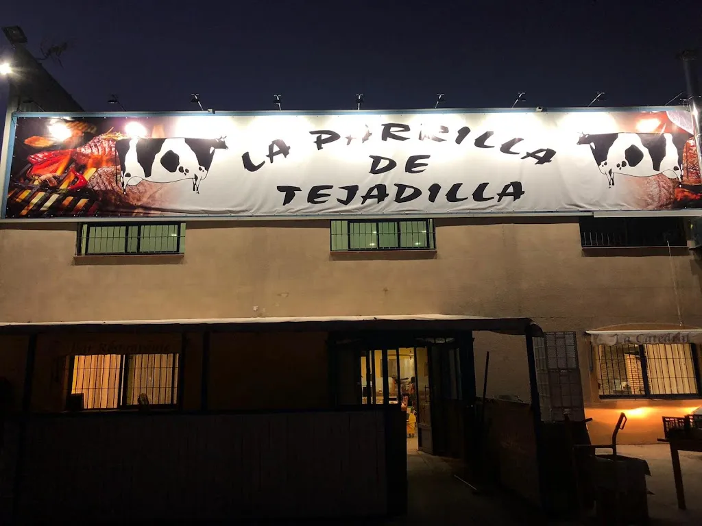 La Parrilla de Tejadilla restaurant in Donhierro
