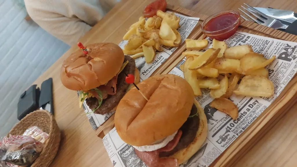 Marina Escudero_Bar Avenida Pizzeria_Escarabajosa de Cabezas_review