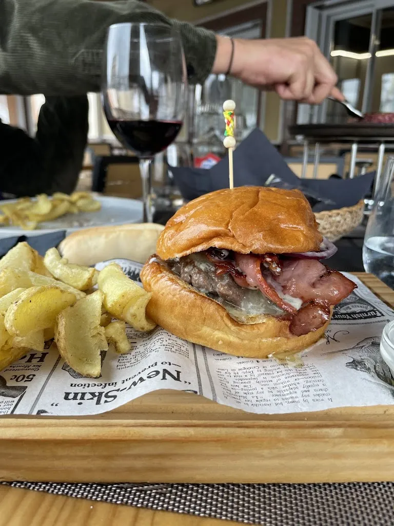 léa dumont_Bar Avenida Pizzeria_Escarabajosa de Cabezas_review