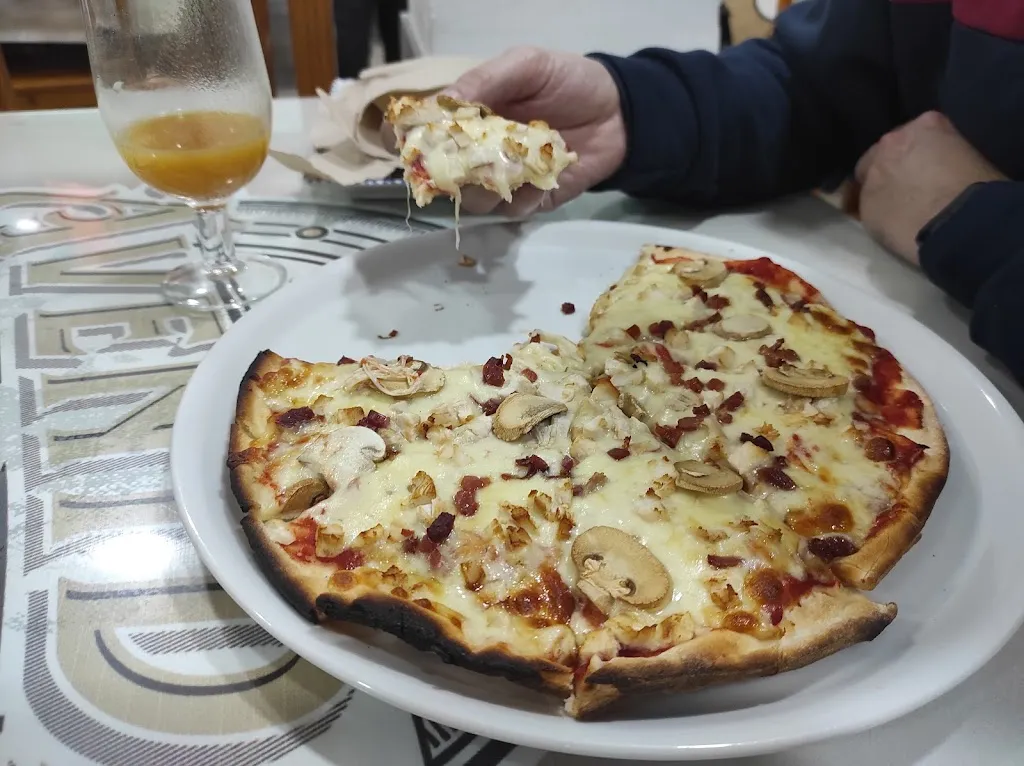 Bar Avenida Pizzeria_Escarabajosa de Cabezas_slider_image_3