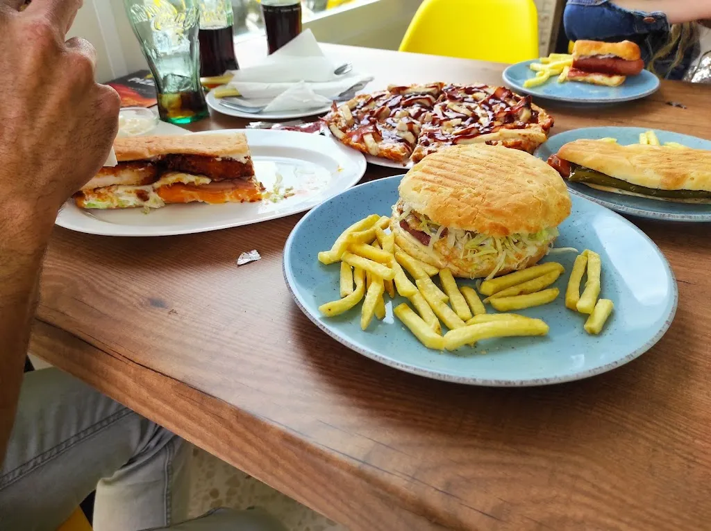 Silvia Martin_Pizzería Yellow Pizzas_Escarabajosa de Cabezas_review