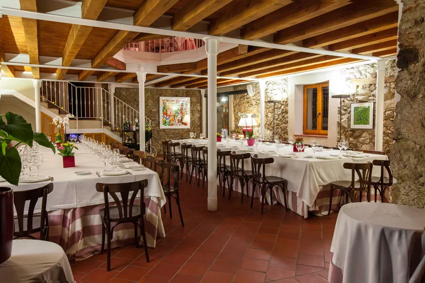 Restaurante Asador La Portada de Mediodía Restaurant in Espirdo