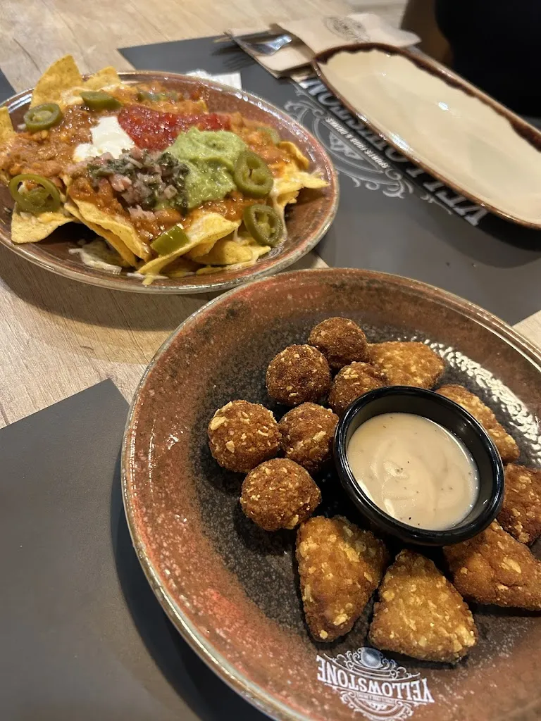 Esther Gutierrez_Yellowstone Sports Food & Drinks_Fresno de la Fuente_review