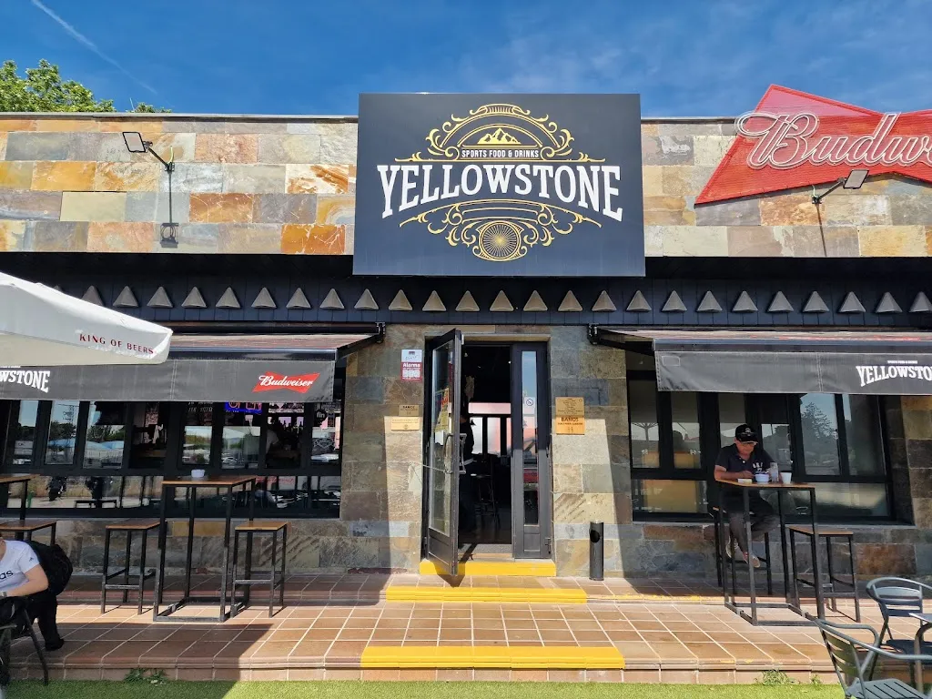 Yellowstone Sports Food & Drinks restaurant in Fresno de la Fuente