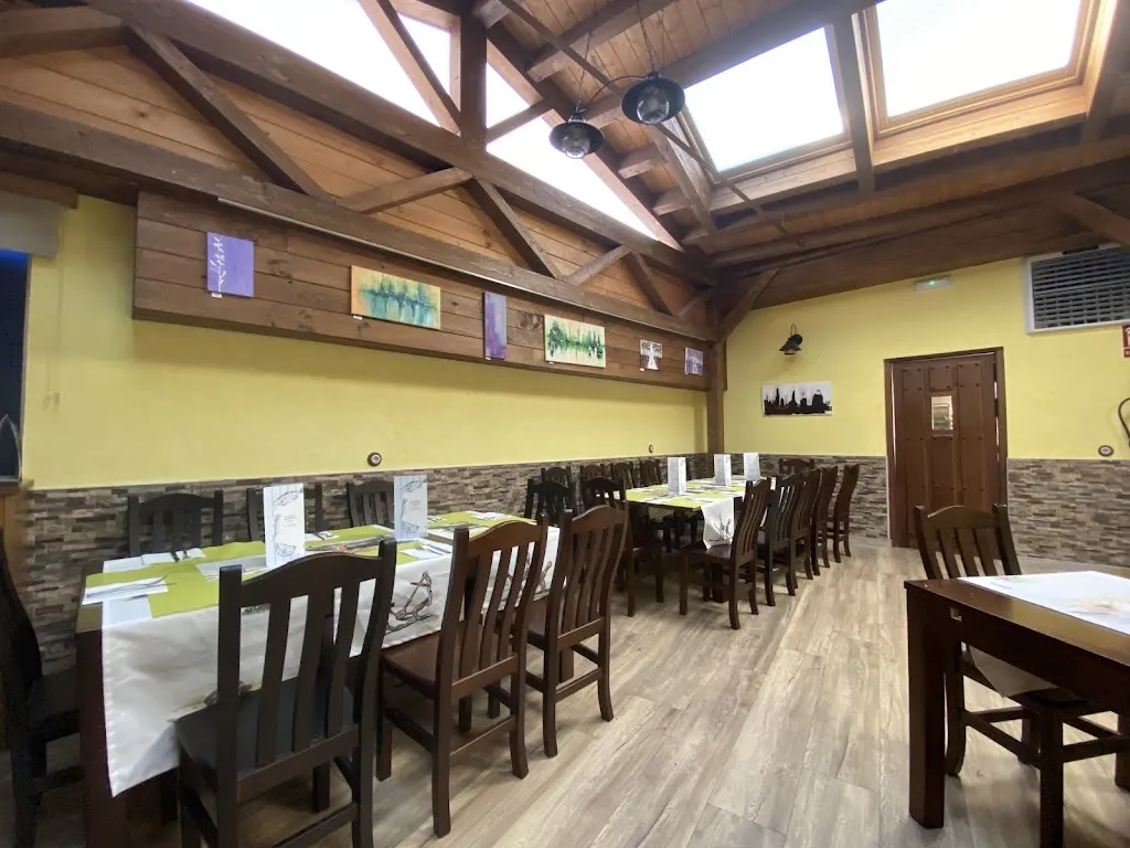 Bar Salvador restaurant in Fuentepelayo