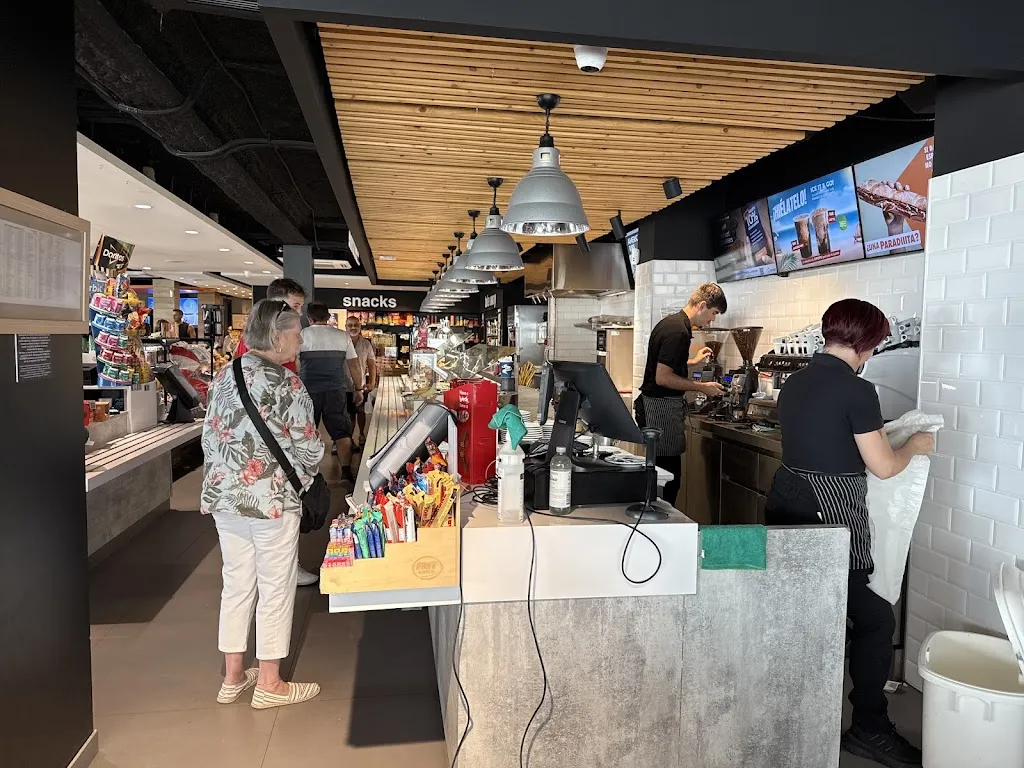 AR Brady_Área de Servicio Villacastín La Pausa_Ituero y Lama_review