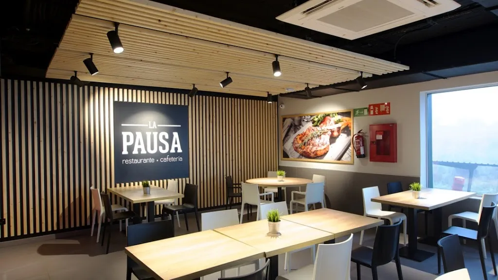 Área de Servicio Villacastín La Pausa ristorante a Ituero y Lama